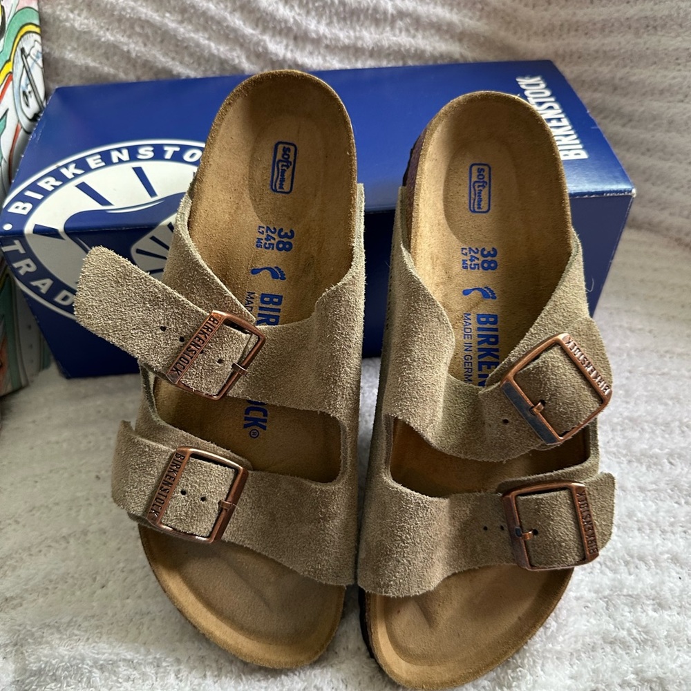 New never worn tan very comfortable